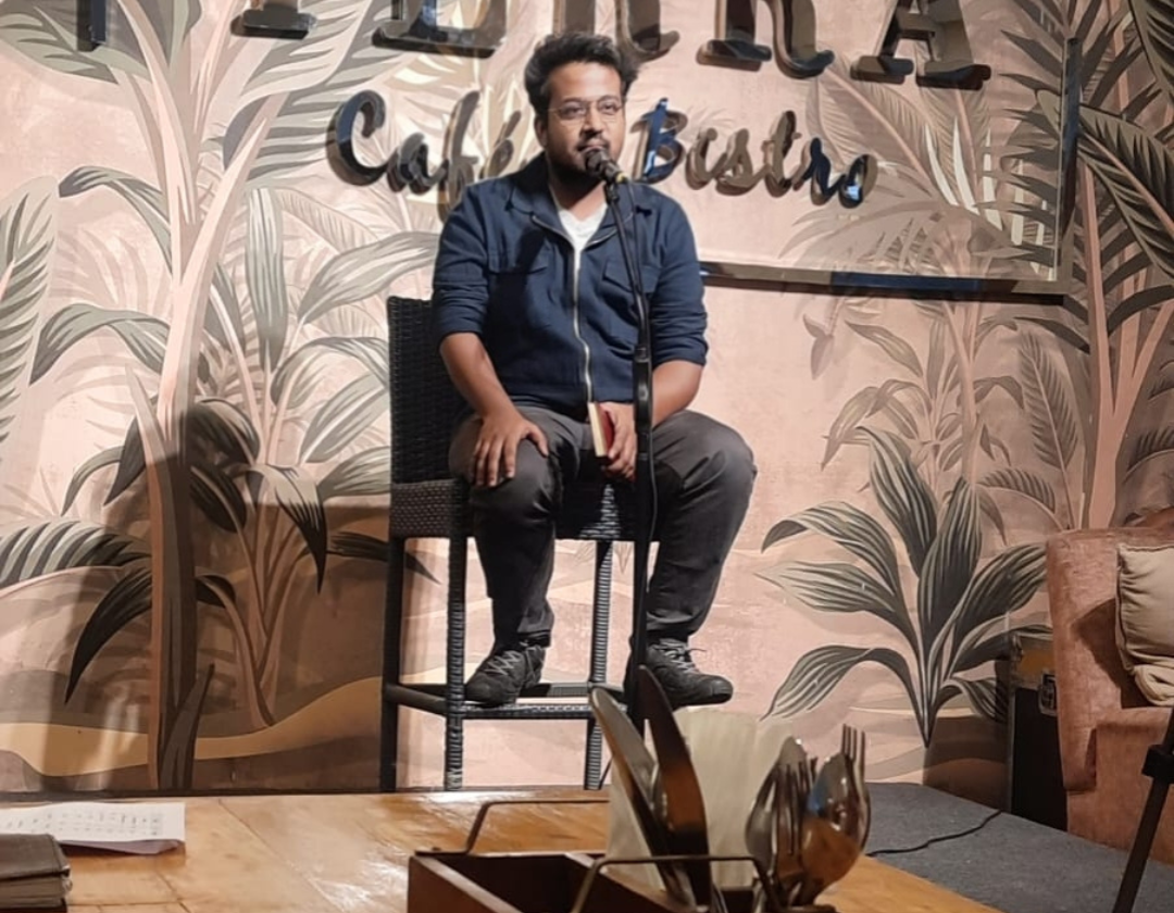 Fahad Hasan performing in Hyderabad Open Mic Heart For art